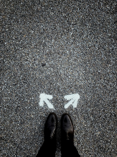 image of a pair of shoes next to two arrows to conceptualize choices for an alternative to residential treatment